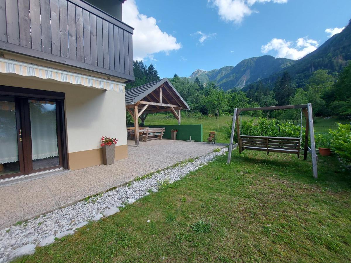 Apartmaji Katrc Soča Exteriör bild